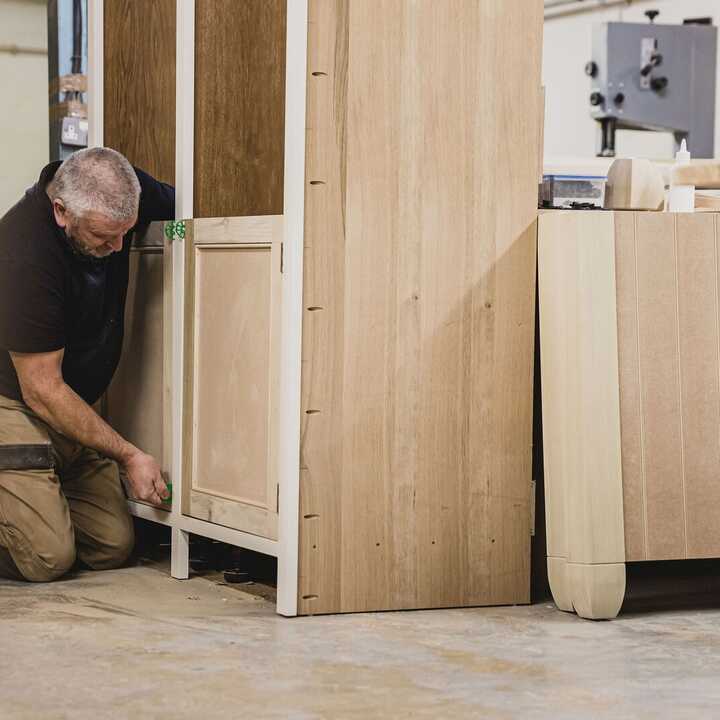 Drawers on a freestanding kitchen island