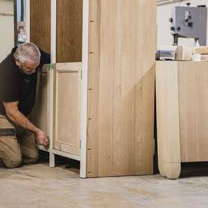 Drawers on a freestanding kitchen island