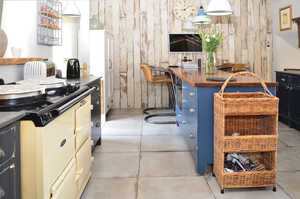 Chipping Campden Trendy Industrial Kitchen40.jpg