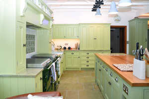 Classic Farmhouse Kitchen02.jpg